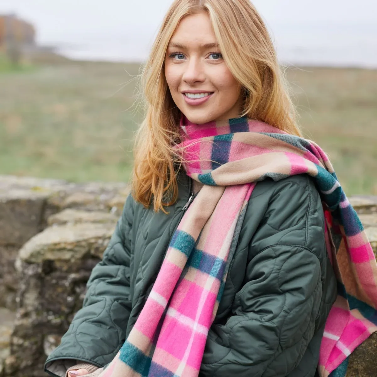 Tweedmill - Wide Scarf | sjaal van lamswol
